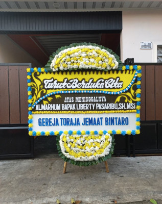 Papan Bunga Duka di Topiyai