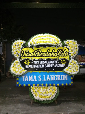 Papan Bunga Duka di Topiyai